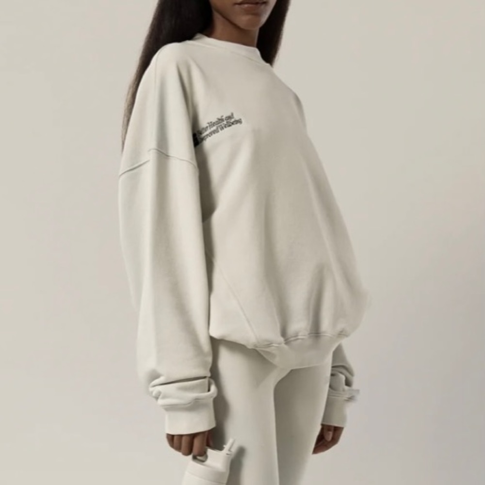 NWT! Superrr cute and trendy embroidered sweatshirt